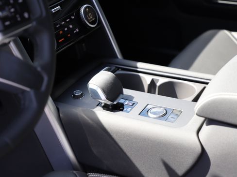 New 2026 Land Rover Discovery Dynamic SE AWD/4WD image 22
