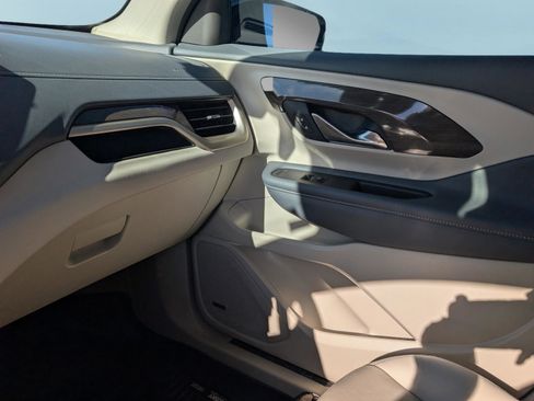 Used 2024 GMC Terrain Denali image 27