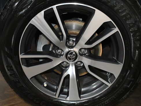 Used 2018 Toyota RAV4 XLE image 65