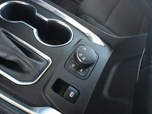 Used 2022 Chevrolet Traverse LT image 31