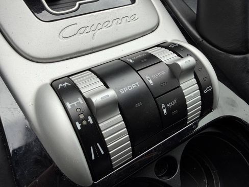 Used 2008 Porsche Cayenne Turbo AWD/4WD image 21