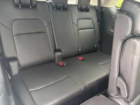Used 2023 Nissan Pathfinder SL AWD/4WD image 32