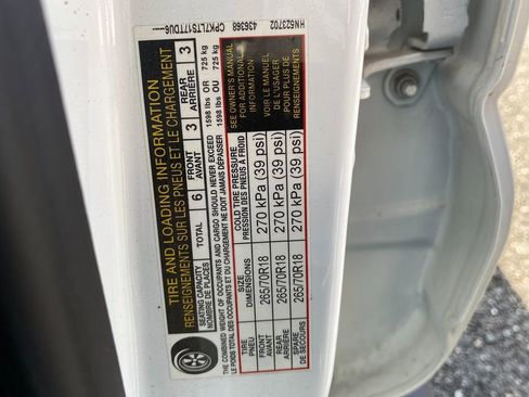 Used 2017 Nissan Titan SV image 25