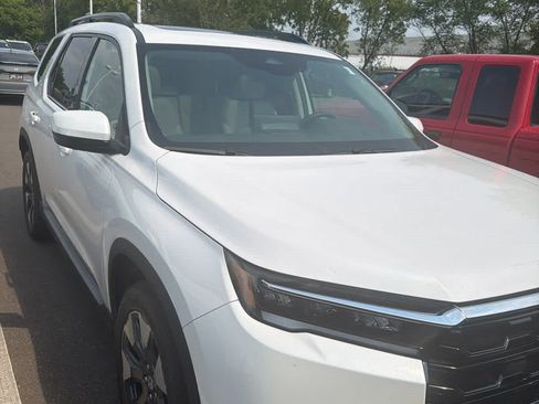 Used 2026 Honda Pilot Touring image 6