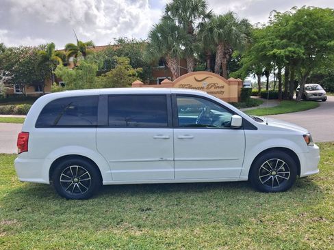 Used 2017 Dodge Grand Caravan SE FWD image 5
