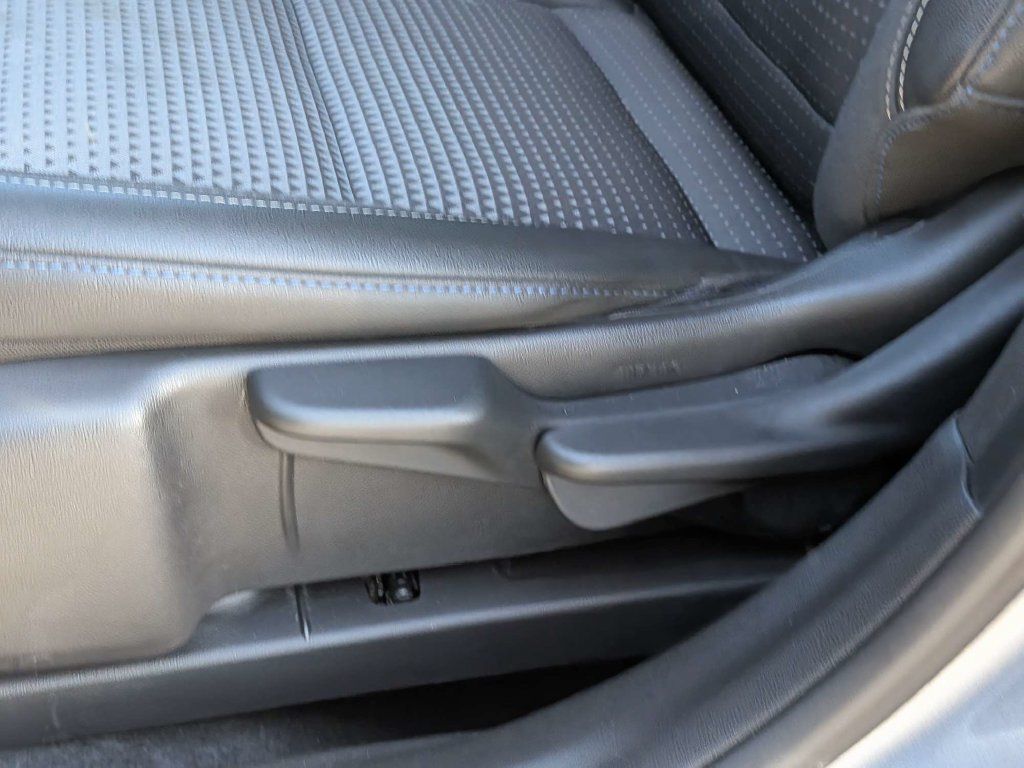 Used 2025 Chevrolet Trax LT FWD image 18