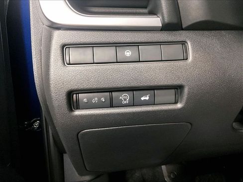 Used 2025 Nissan Rogue SV AWD/4WD image 26