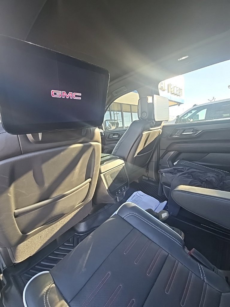 Used 2025 GMC Yukon XL AT4 Ultimate AWD/4WD image 7