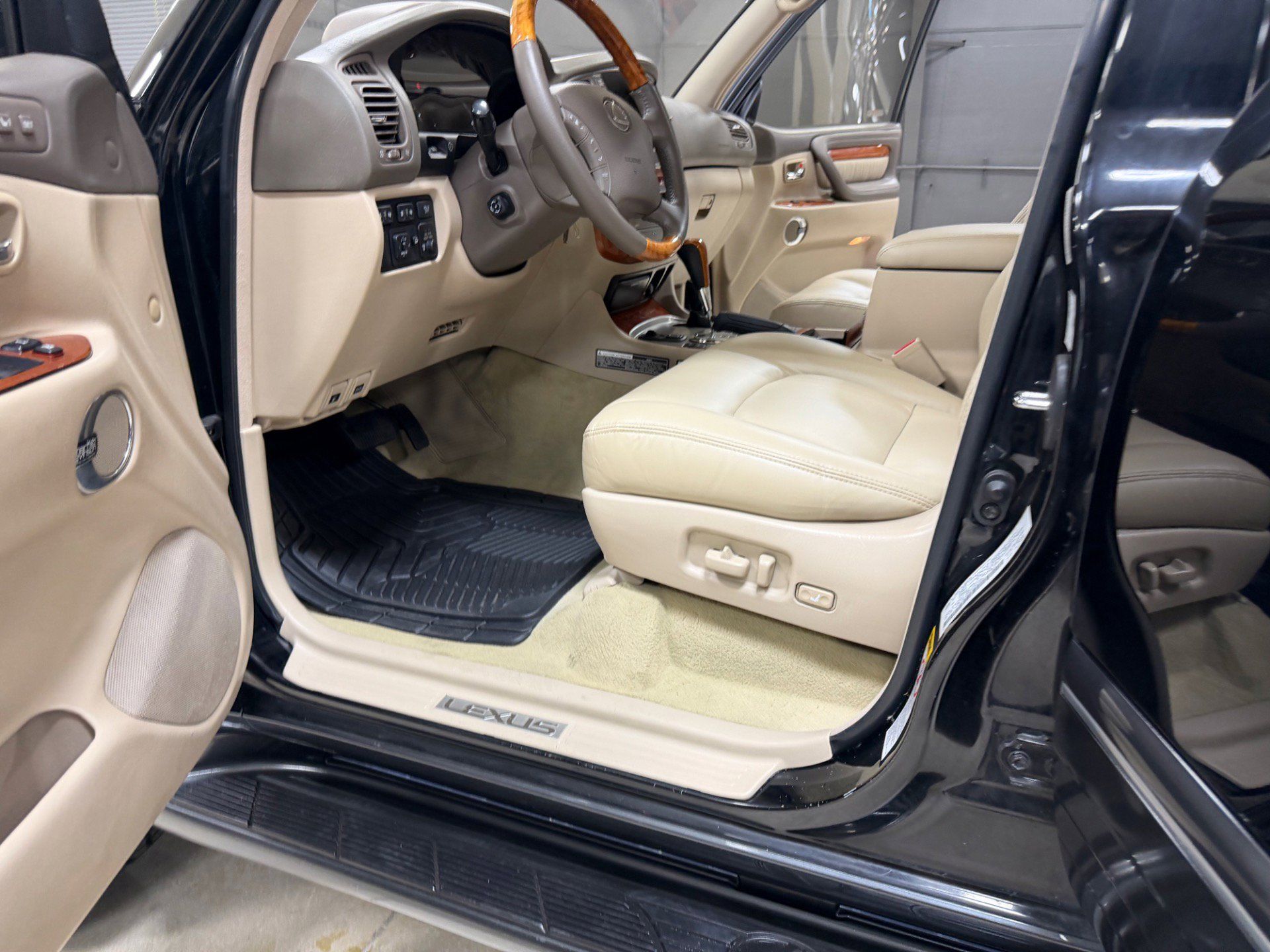 Used 2003 Lexus LX 470 4WD image 22