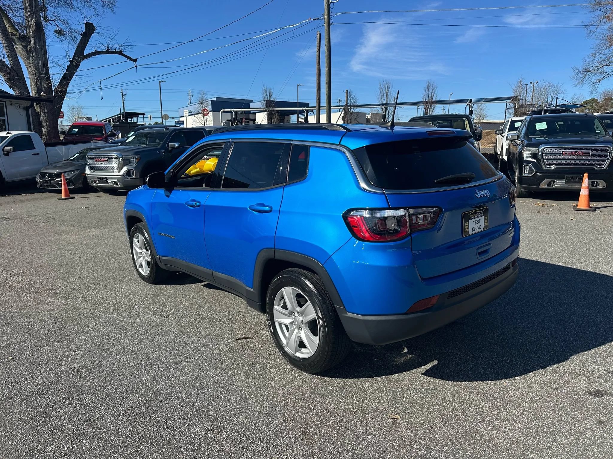 Used 2022 Jeep Compass Latitude FWD image 5