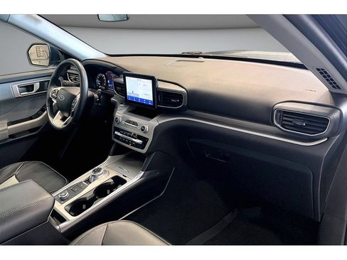 Used 2024 Ford Explorer XLT w/ Equipment Group 202A AWD/4WD image 41
