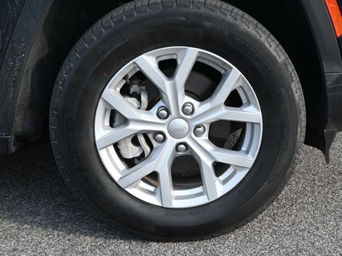 Used 2023 Jeep Grand Cherokee Limited w/ Luxury Tech Group II image 13