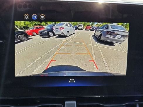 Used 2025 Chevrolet Equinox LT FWD image 17