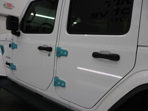 Used 2019 Jeep Wrangler Unlimited Sahara AWD/4WD image 30