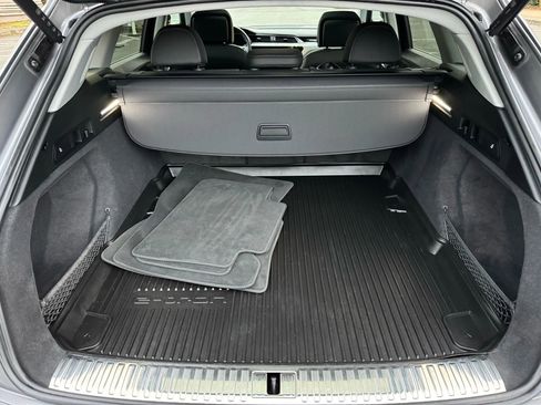 Used 2021 Audi e-tron Premium Plus w/ Premium Plus Package image 27