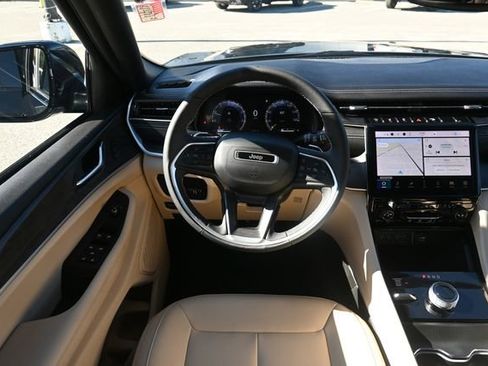 Used 2023 Jeep Grand Cherokee Limited image 13