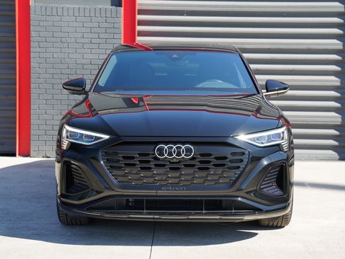 Used 2024 Audi Q8 e-tron Premium image 5