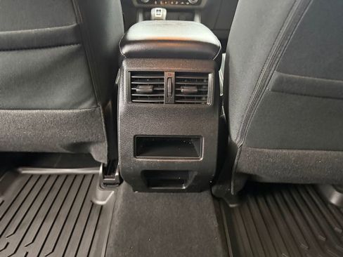 Used 2023 Mitsubishi Outlander ES image 28