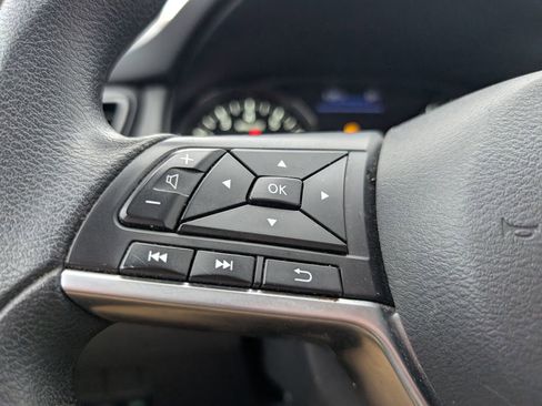 Used 2020 Nissan Rogue Sport S image 13