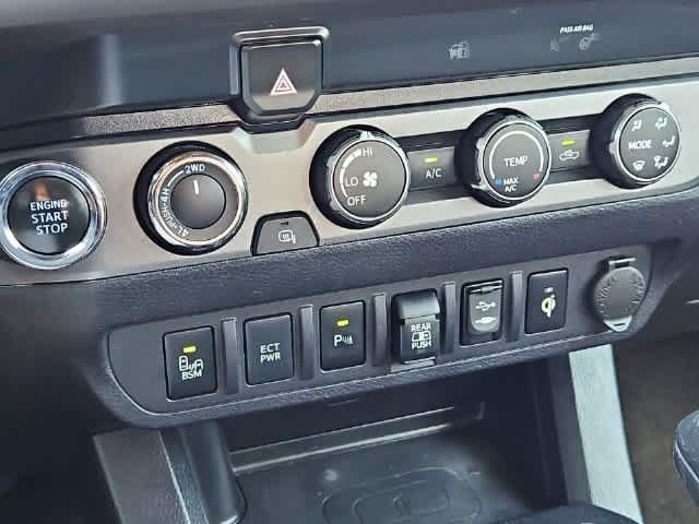 Used 2019 Toyota Tacoma TRD Off-Road w/ Technology Package AWD/4WD image 24
