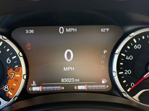 Used 2016 Jeep Renegade Trailhawk w/ Premium Trailhawk Package image 20