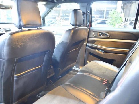 Used 2018 Ford Explorer XLT w/ Equipment Group 202A AWD/4WD image 11