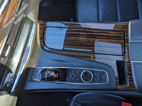Used 2022 Cadillac Escalade Premium Luxury RWD image 27