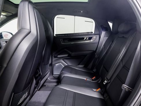 New 2026 Porsche Cayenne GTS image 7
