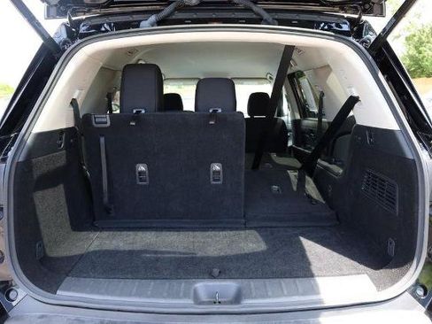 Used 2025 Nissan Pathfinder SV AWD/4WD image 8