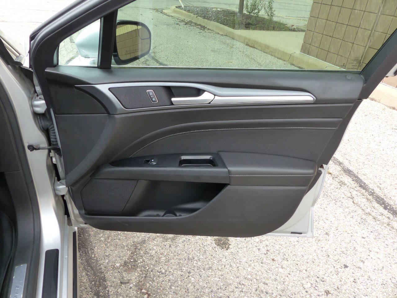 Used 2016 Ford Fusion Titanium FWD image 46