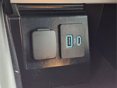 Certified 2022 Ford Explorer XLT w/ Equipment Group 202A image 20