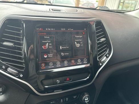 Used 2019 Jeep Cherokee Limited image 19
