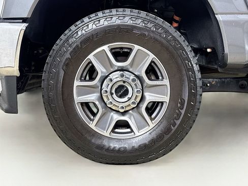 Used 2025 Ford F350 Lariat w/ Camper Package image 27