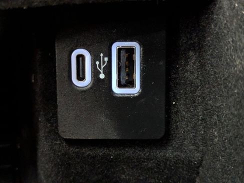 Used 2022 Lincoln Nautilus Reserve w/ Luxury Package image 26