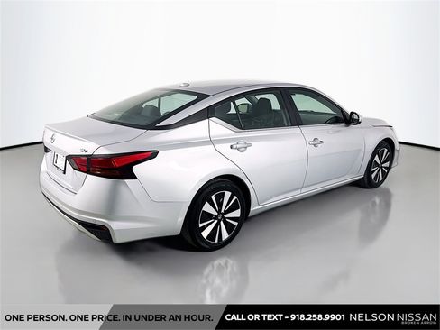Used 2021 Nissan Altima 2.5 SV image 5