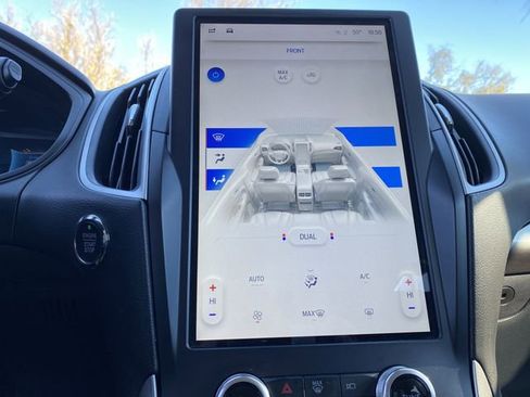 Certified 2022 Ford Edge SE w/ Black Appearance Package image 17