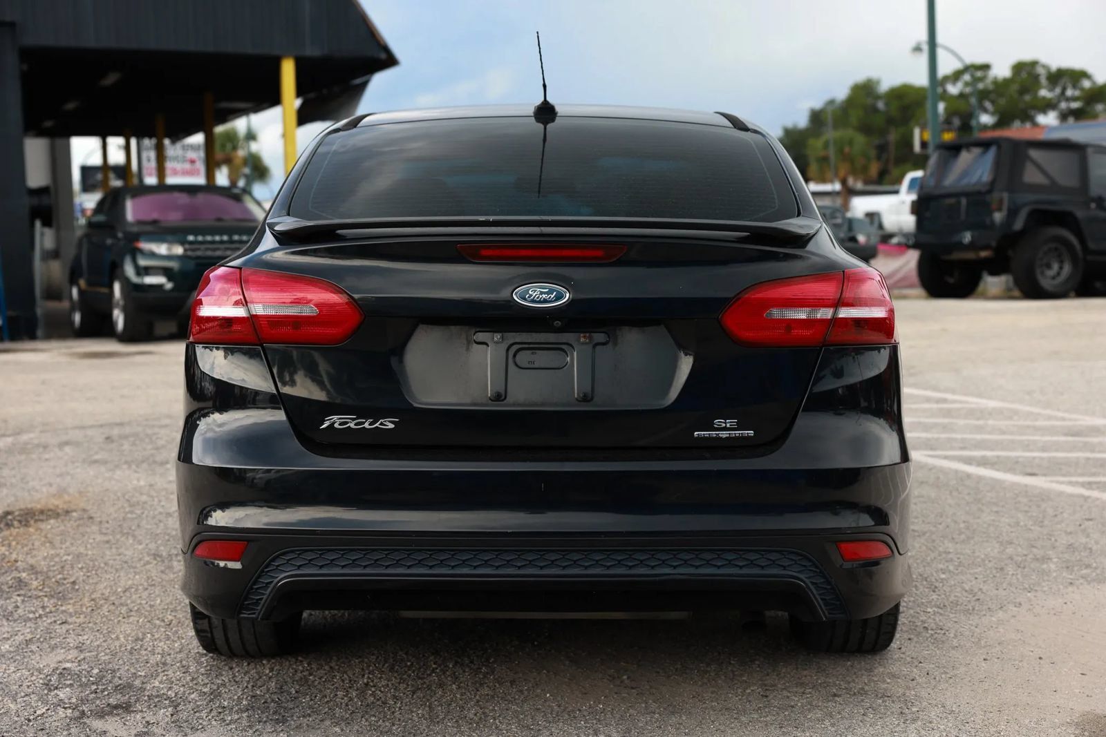 Used 2015 Ford Focus SE w/ SE Sport Package FWD image 5