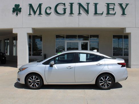 Used 2025 Nissan Versa SV FWD image 1