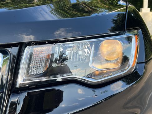 Used 2022 Jeep Grand Cherokee Limited RWD image 6