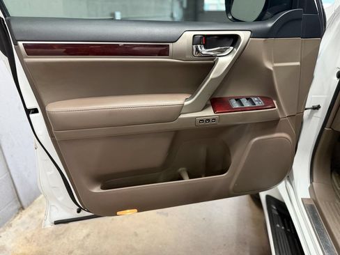 Used 2018 Lexus GX 460 Premium w/ Premium Package AWD/4WD image 18
