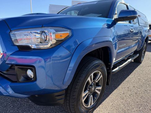 Used 2016 Toyota Tacoma TRD Sport image 11