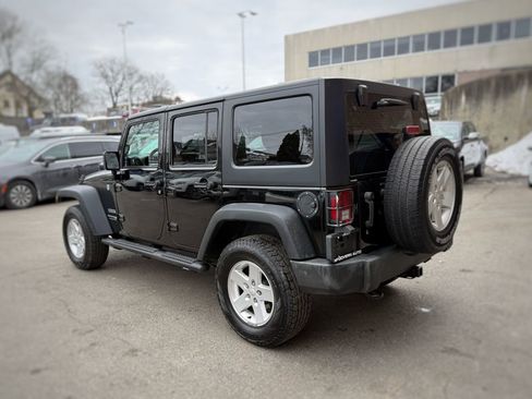 Used 2018 Jeep Wrangler Unlimited Sport S image 13