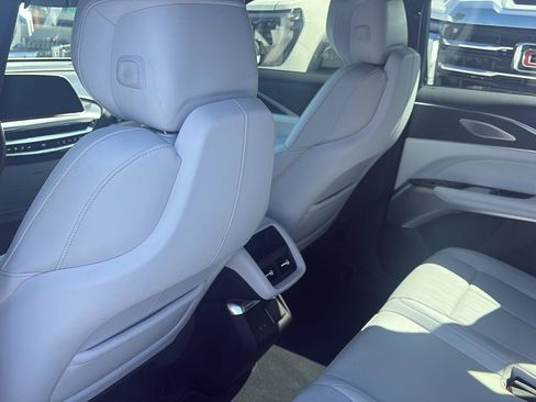 Used 2024 Cadillac Lyriq Luxury RWD image 30