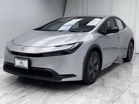 Used 2024 Toyota Prius LE image 4