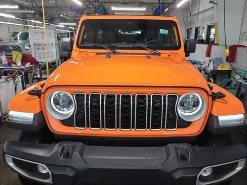 Used 2025 Jeep Wrangler Unlimited Sahara w/ Safety Group AWD/4WD image 11