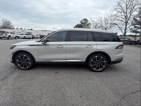 Used 2025 Lincoln Aviator Reserve w/ Equipment Group 201A image 6