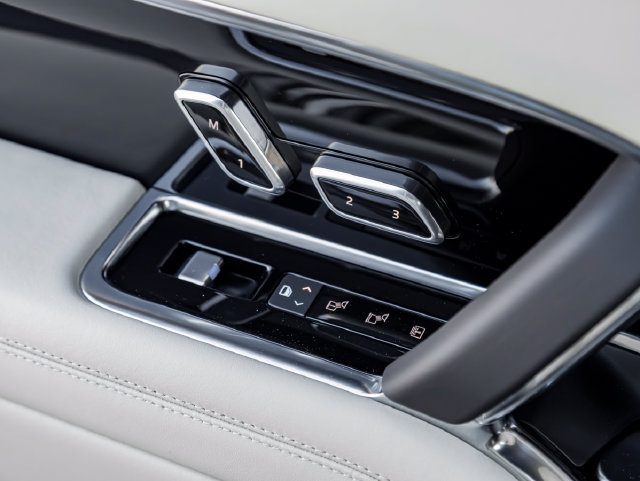 New 2026 Land Rover Range Rover Autobiography AWD/4WD image 34