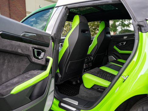 Used 2021 Lamborghini Urus AWD/4WD image 28