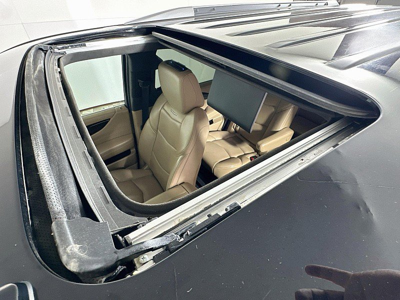 Used 2019 Cadillac Escalade Platinum w/ Escalade Sport Edition AWD/4WD image 12