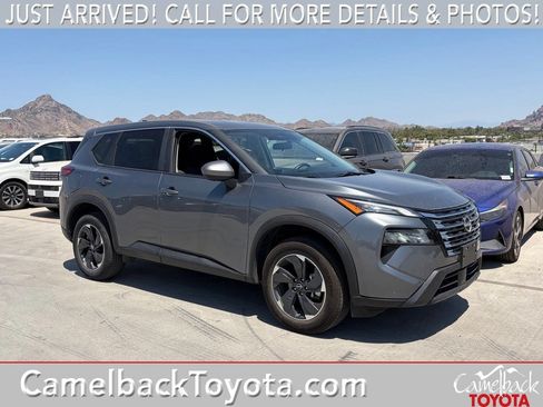Used 2025 Nissan Rogue SV FWD image 1